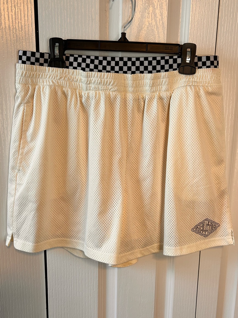 Fabletics Women's XXL Three-Point Cream Mesh Basketball Shorts Checker Waistband
